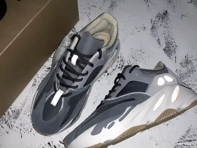 hype v2 'Magnet' Yeezy FV9922 700 Boost Adidas 0325